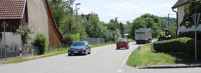 Die Ortsdurchfahrt Welmlingen soll sch... noch der Rasenstreifen zu sehen ist.   | Foto: Frey