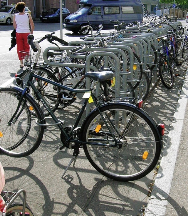 Fahrradstnder auf dem Bahnhofsvorplatz  | Foto: Sylvia-Karina Jahn