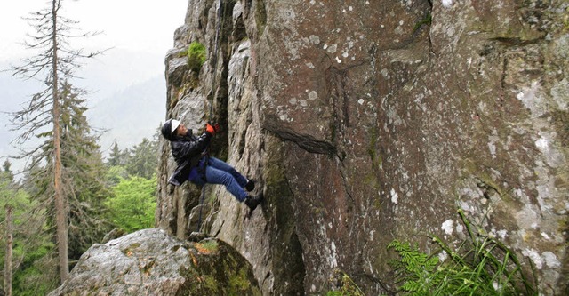 Hundefhrerin Manuela Rees am Kandelfelsen.   | Foto: Verein