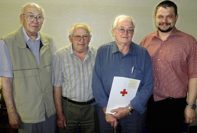 Das DRK ehrte im Namen des Kreisverban...r fr ihr jahrzehntelanges Engagement.  | Foto: Claudia Gempp