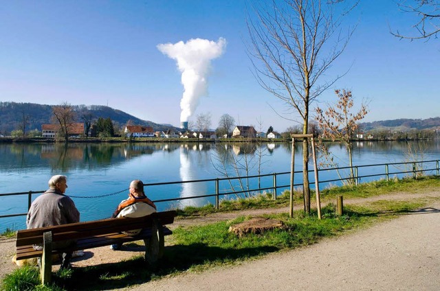 Soll 2034 als letzter Schweizer Atomme...gt werden: das Kraftwerk in Leibstadt.  | Foto: dpa