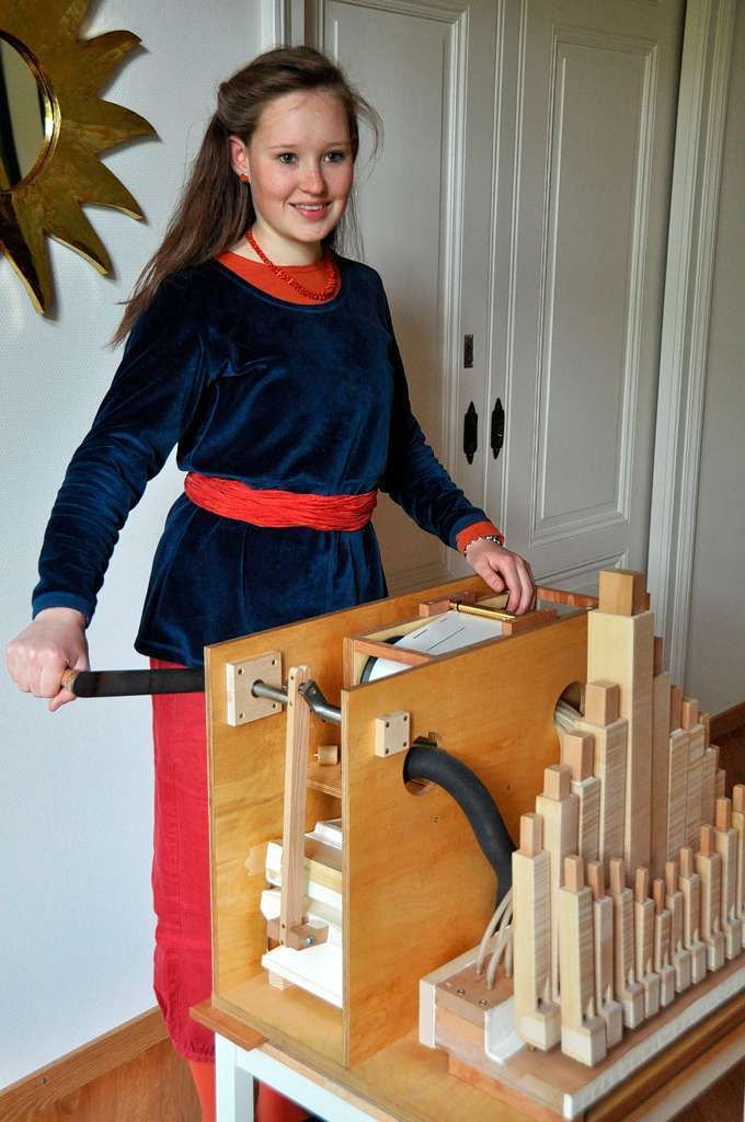 Auch die Schlerin Theresia Tausendpfund hat eine Orgel selbst gebaut.