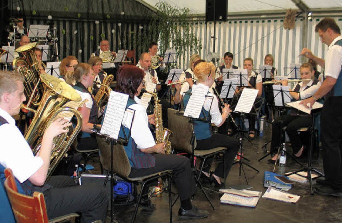 Beim  unterhaltsamen Riegeler Musikfes...Musikverein aus Nimburg-Bottingen auf.  | Foto: Helmut Hassler