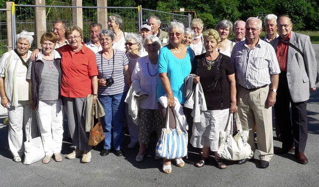 Zahlreiche Maulburger, die vor 30 Jahr...n franzsischen Freunden in Ronchamp.   | Foto: Privat