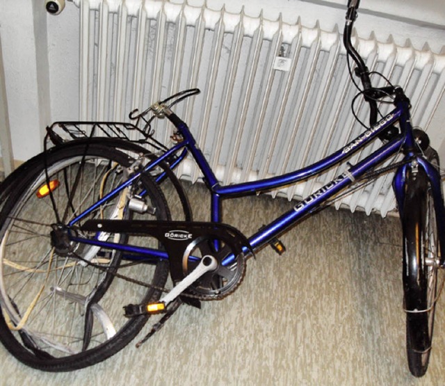 Dieses Fahrrad wurde auf den Fiesta geworfen.  | Foto: polizei