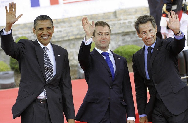 Winken fr die Kameras: US-Prsident B... Prsident Nicolas Sarkozy (von links)  | Foto: dapd