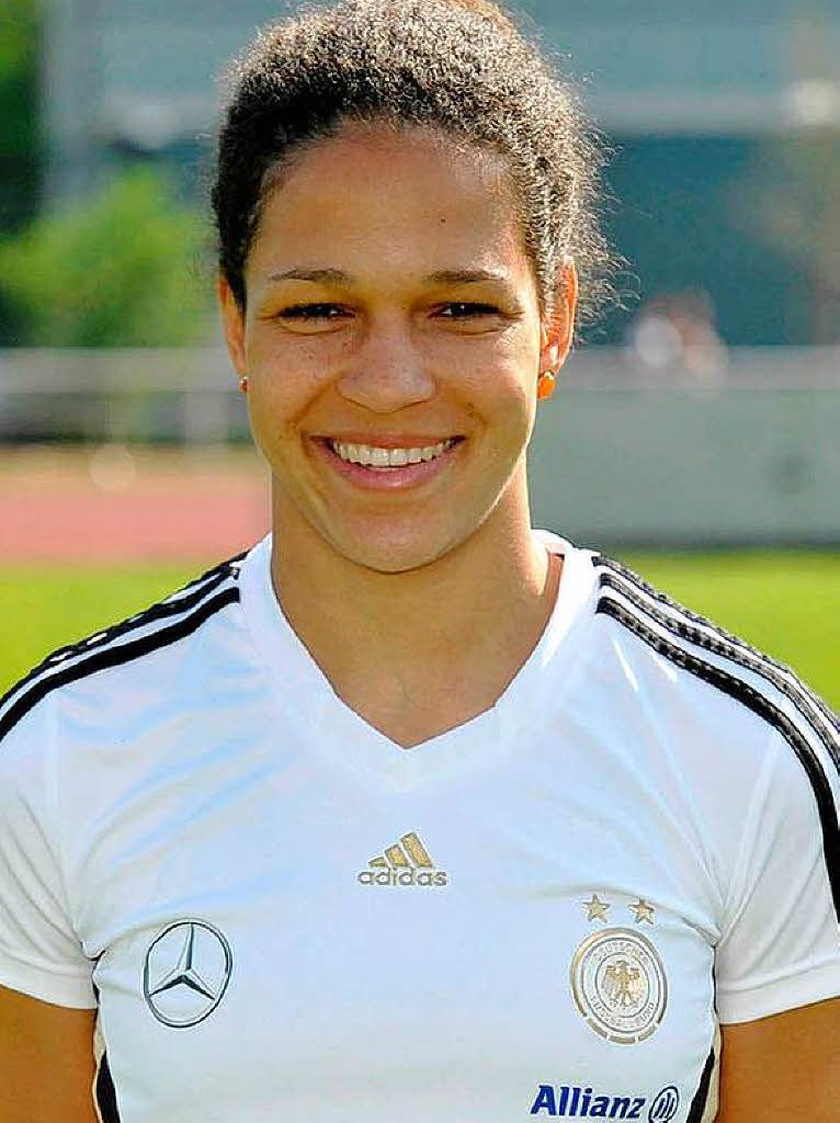 Mittelfeld: 13 Celia Okoyino da Mbabi  SC 07 Bad Neuenahr