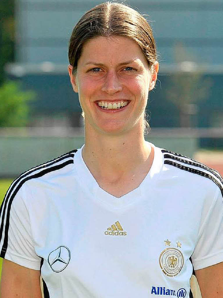 Mittelfeld:  18 Kerstin Garefrekes 1. FFC Frankfurt
