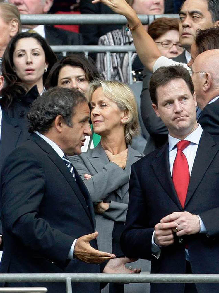 „Wo ist denn der Sepp?“ UEFA-Prsident Michel Platini (li.) war natrlich in London. FIFA-Boss Josph Blatter blieb nach all den Skandlchen aber zu Hause.