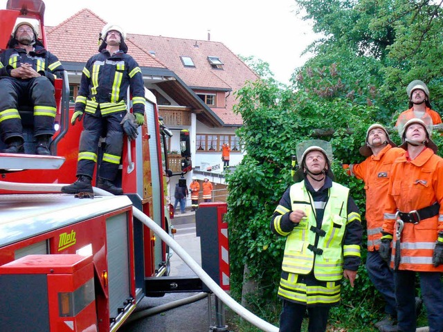 Auch die Drehleiter kam bei der Schaubung zum Einsatz. 