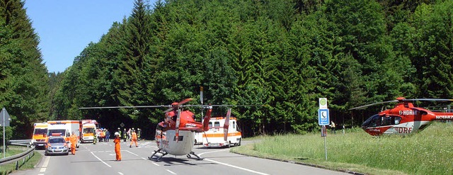 Die schwer verletzten Personen wurden ...ie umliegenden Krankenhuser geflogen.  | Foto: Konrad Benitz