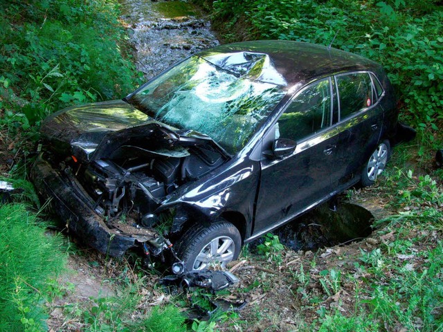 Die Fahrt des mit einer fnfkpfigen F...d Kinder wurden teils schwer verletzt.  | Foto: Konrad Benitz