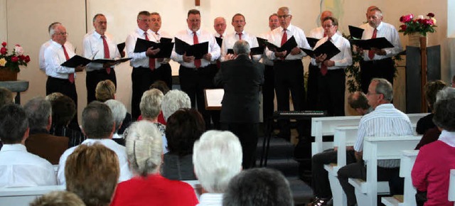 Die 15 Snger des Mnnergesangvereins Welmlingen gaben ihr letztes Konzert.   | Foto: Cremer