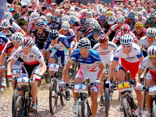 Start der Stars: Julien Absalon mit de...nften Mal in Folge souvern den Sieg.  | Foto: Helmut Seller