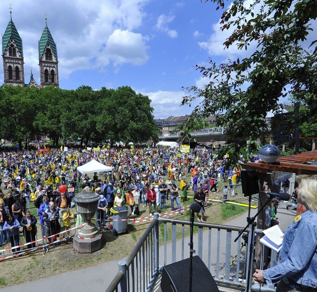 Politisches Happening auf dem Sthling... 8000 demonstrierten gegen Atomkraft.   | Foto: Bamberger