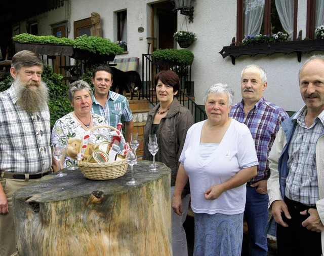 Gsteehrung fr   Heinz Dieter und Agn...tsvorsteher Franz Burger (von links).   | Foto: Roland Gutjahr