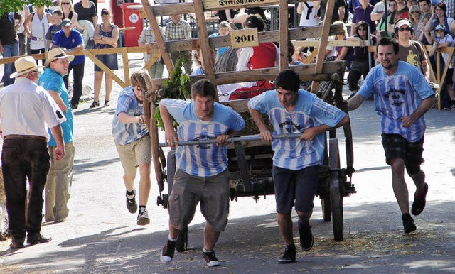 Sie hatten die Nase vorn: Das Team des...nahmen den Wanderpokal mit nach Hause.  | Foto: Christa Maier