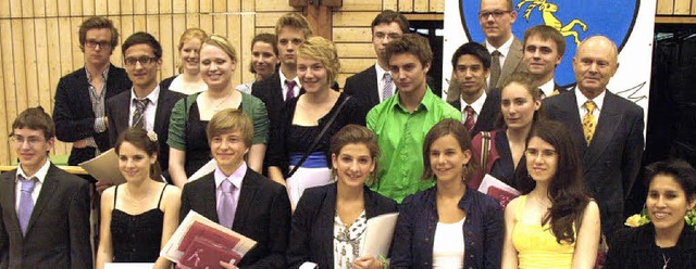 Die Preistrger des Abiturjahrganges 2...ernhard Schmidle (zweite Reihe rechts)  | Foto: Karin Stckl-Steinebrunner
