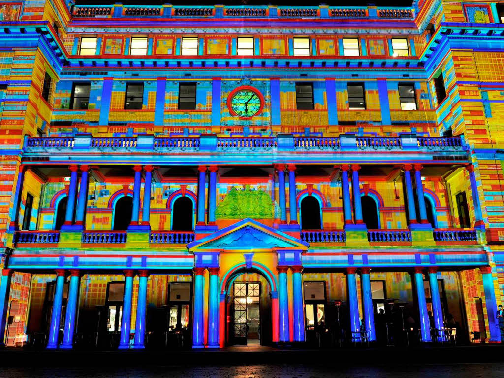 Installation „The Electric Canvas“ auf der Fassade des Sydney Customs House