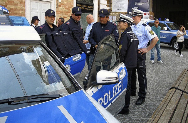 Schau an, schau an: Ein echter Einsatz...ucker beim Polizeifest in Senigallia.   | Foto: BZ