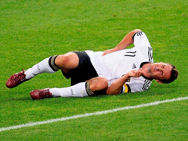 Aua: Nach dem Zusammenprall mit Urugua... Klose die Sommerpause begonnen haben.  | Foto: dapd