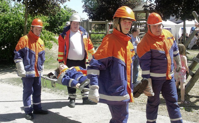 Die Laufenburger Jugendfeuerwehr zeigt...spondern fachmnnisch versorgt wurde.   | Foto: Doris  Dehmel