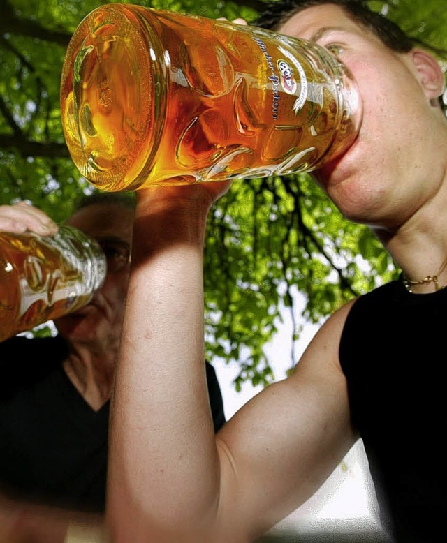 Immer mehr Menschen trinken immer mehr...ird auch in Rheinfelden festgestellt.   | Foto: ddp