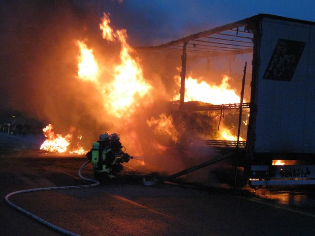 Der brennende Lkw. 