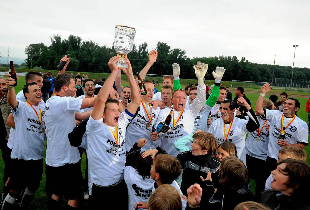 Sdbadisches Pokalfinale in Btzingen: Der FC Teningen schlgt den SV Weil mit 2:1.