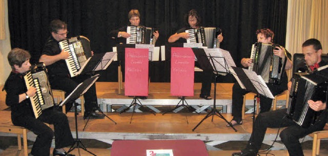 Viel Beifall erhielt das Sechstett des...s vom Handharmonika-und Akkordeonclub.  | Foto: Gnter Bank