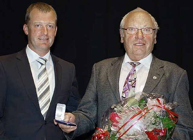 Hubert Mehlin (rechts) erhielt beim Kr...edaille des Landes Baden-Wrttemberg.   | Foto: Loisl-Mink