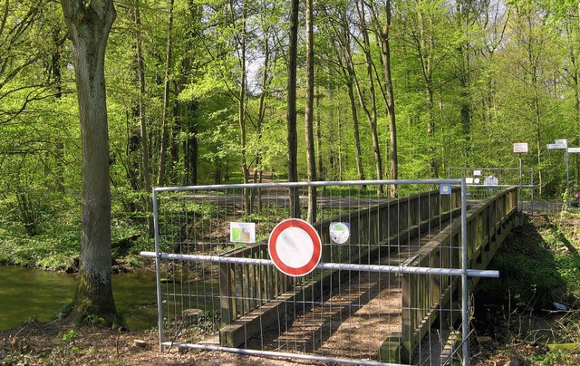 Noch  gesperrt: Die Moosbachbrcke zwi...lfingen zahlt ein Drittel der Kosten.   | Foto: Roman Kiener