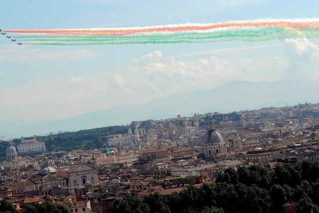 Italien feiert mit Donnern und Streifen