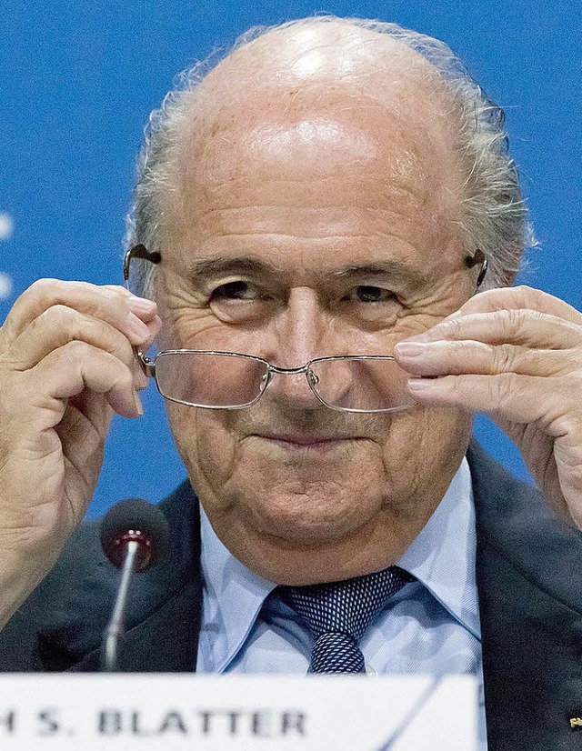Kann entspannen:  Joseph Blatter bleib...der Spitze des Fuball-Weltverbandes.   | Foto: dpa
