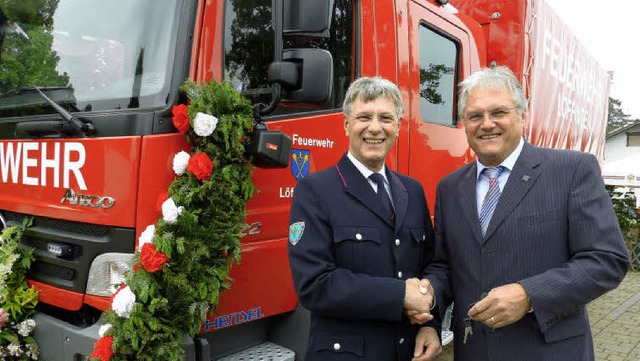 Stadtkommandant Ernst Fechti (links) f...rgermeister Norbert Brugger erhielt.   | Foto: Heidrun Simoneit