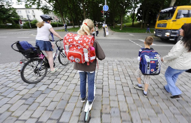 Immer wieder wird die Fugngerampel E... Strae/Falkenbergerstrae bersehen.   | Foto: Schneider