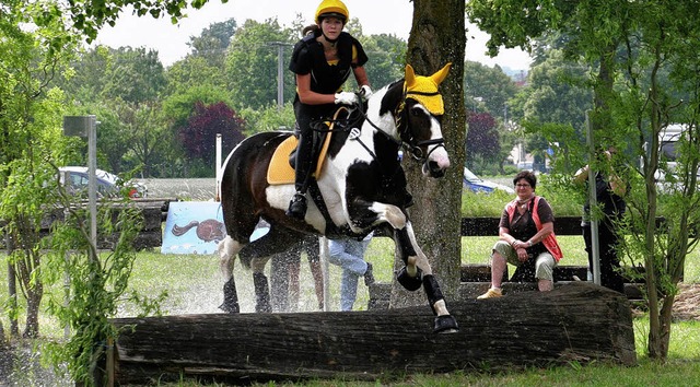 Katrin Vgele war beste Teilnehmerin d...uhl im Stil-Gelnderitt der Klasse A.   | Foto: Birkenhofer