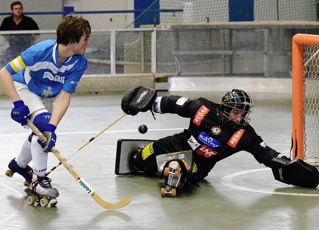 Ein steter Aktivposten war  der Weiler... Torhter  Christian Wasem scheitert.   | Foto: Jochen Dippel