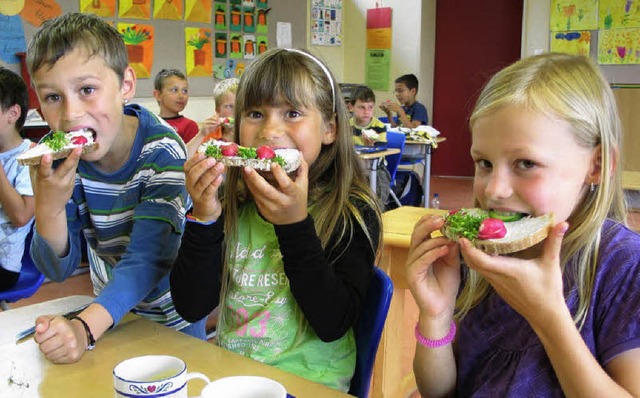 Kinder der zweiten Schulklsssen in Lie... des Programms &quot;Klasse 2000&quot;  | Foto: Jutta Schtz