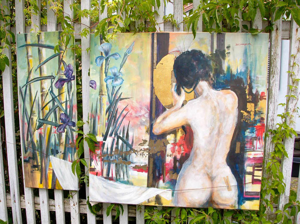 Die Ausstellung von Christian Wenzinger im privaten Rosengarten beim Finanzamt in Lahr.