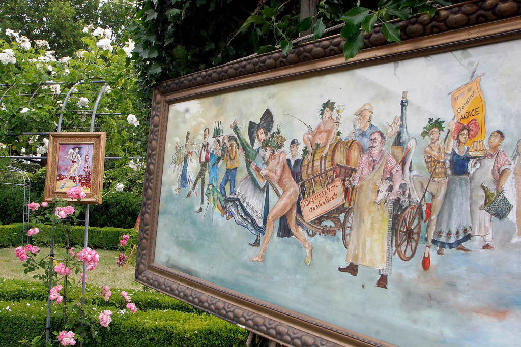 Die Ausstellung von Christian Wenzinger im privaten Rosengarten beim Finanzamt in Lahr.