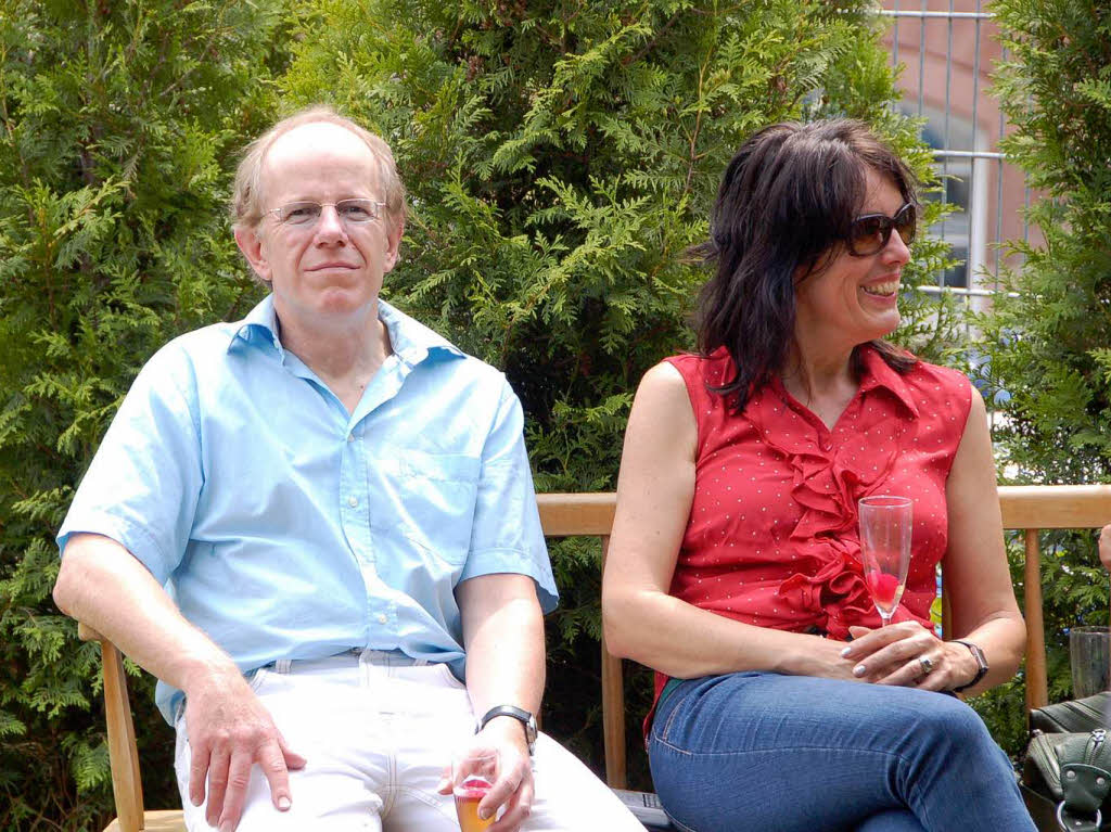 Die Ausstellung von Christian Wenzinger im privaten Rosengarten beim Finanzamt in Lahr.