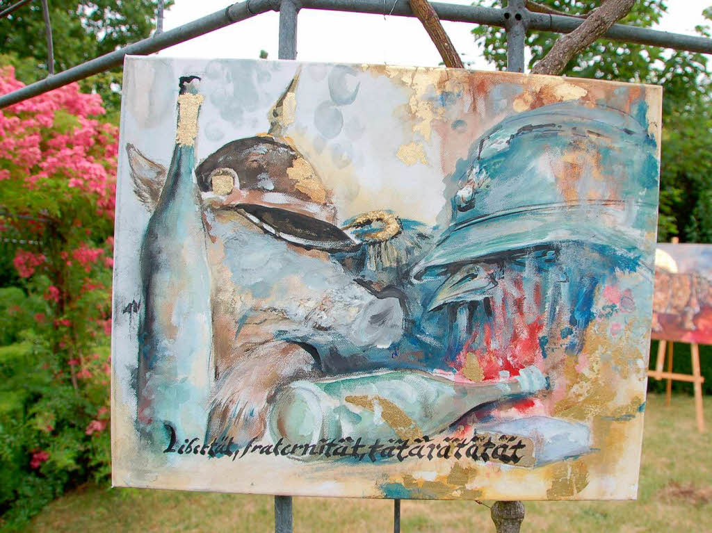 Die Ausstellung von Christian Wenzinger im privaten Rosengarten beim Finanzamt in Lahr.