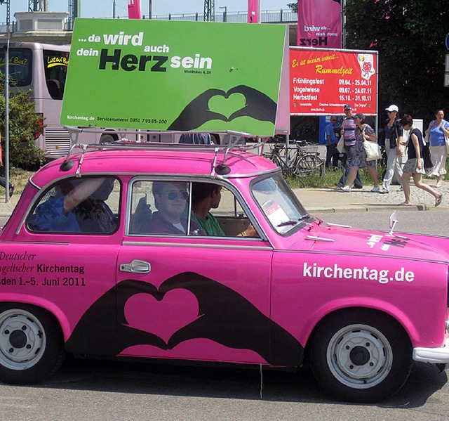 Go, Trabi, go: Rollende Werbung in Dresden fr den evangelischen Kirchentag  | Foto: Stefanie Wehrstein