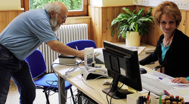 Voll einsatzbereit war nach wenigen St...Kuno Murer verlegt die letzten Kabel.   | Foto: Gert Brichta