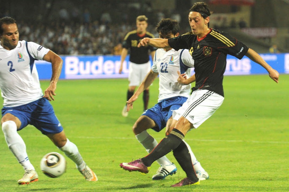Mesut Özil schießt das 0:1 (Foto: dpa) Mesut Özil schießt das 0:1 (Foto: dpa)