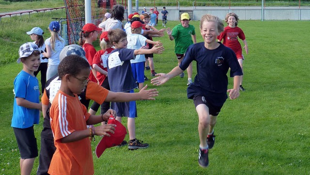 Mit Eifer und Spa bei der Sache waren...er Sportplatz am vergangenen Freitag.   | Foto: Christa Hlter-Hassler