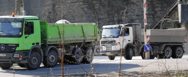 In Minseln ein Dauerbrenner: Der Lkw-Verkehr durch den Ort.   | Foto: Ralf Staub