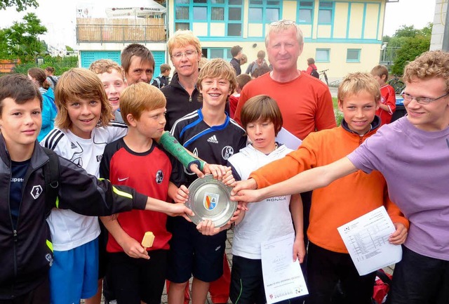 Stolze Sieger bei den Jngsten: Das Go...e-Schiestl (hintere Reihe von rechts).  | Foto: Karlernst Lauffer