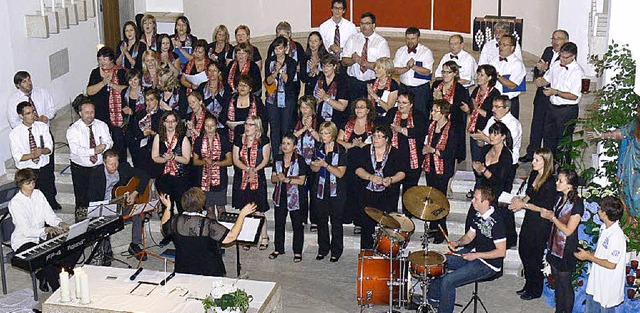 Der Singkreis Vivace bei seinem Auftritt in Zell-Atzenbach   | Foto: Privat